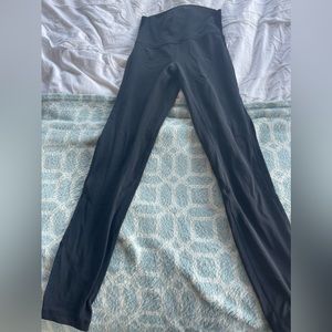 Ultra-High rise Lululemon Align Legging 7/8 with velvet panels.